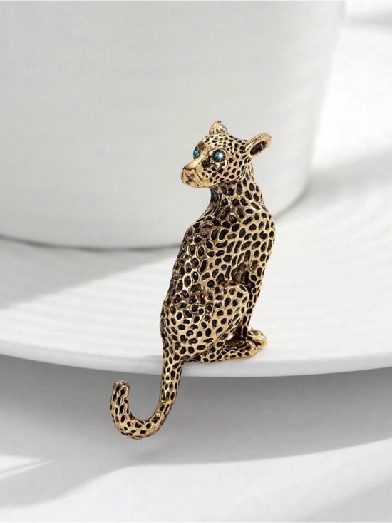 Jewelry - Leopard golden brooch